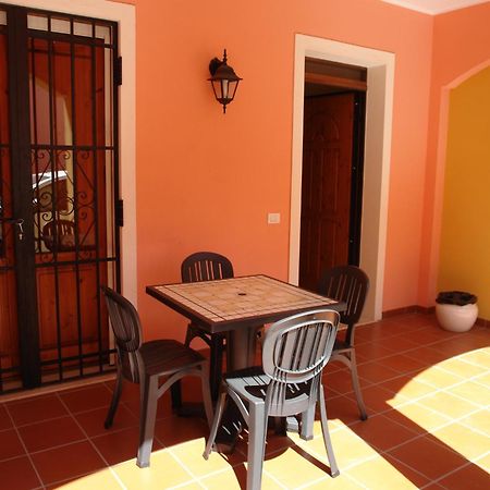 Pauli'S Holiday House Monserrato Room photo